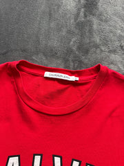 (L) Calvin Klein мъжка тениска (по етикет XL,но е вталена и отговаря на L размер)
